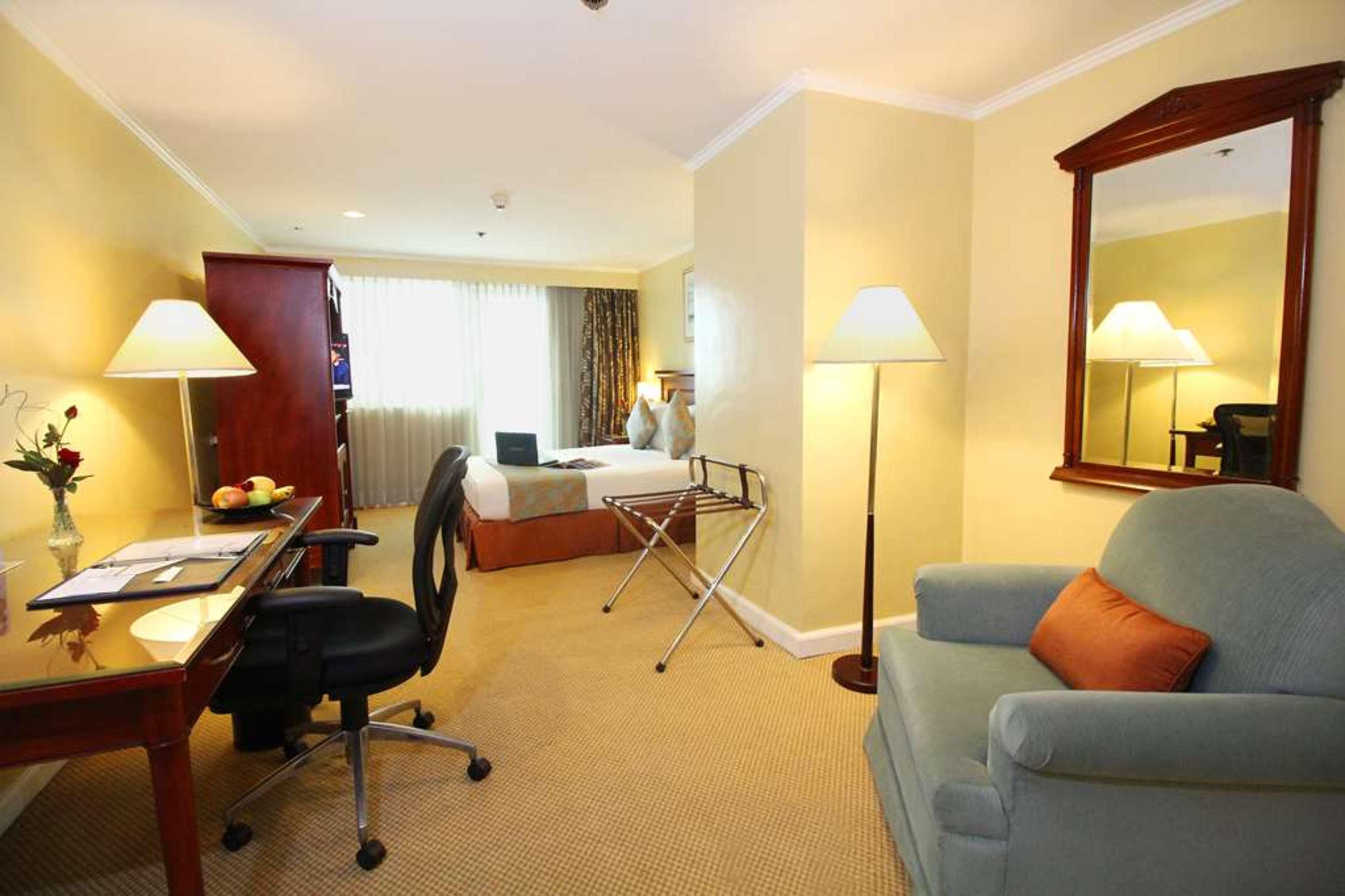 Oxford Suites Makati Μακάτι Εξωτερικό φωτογραφία