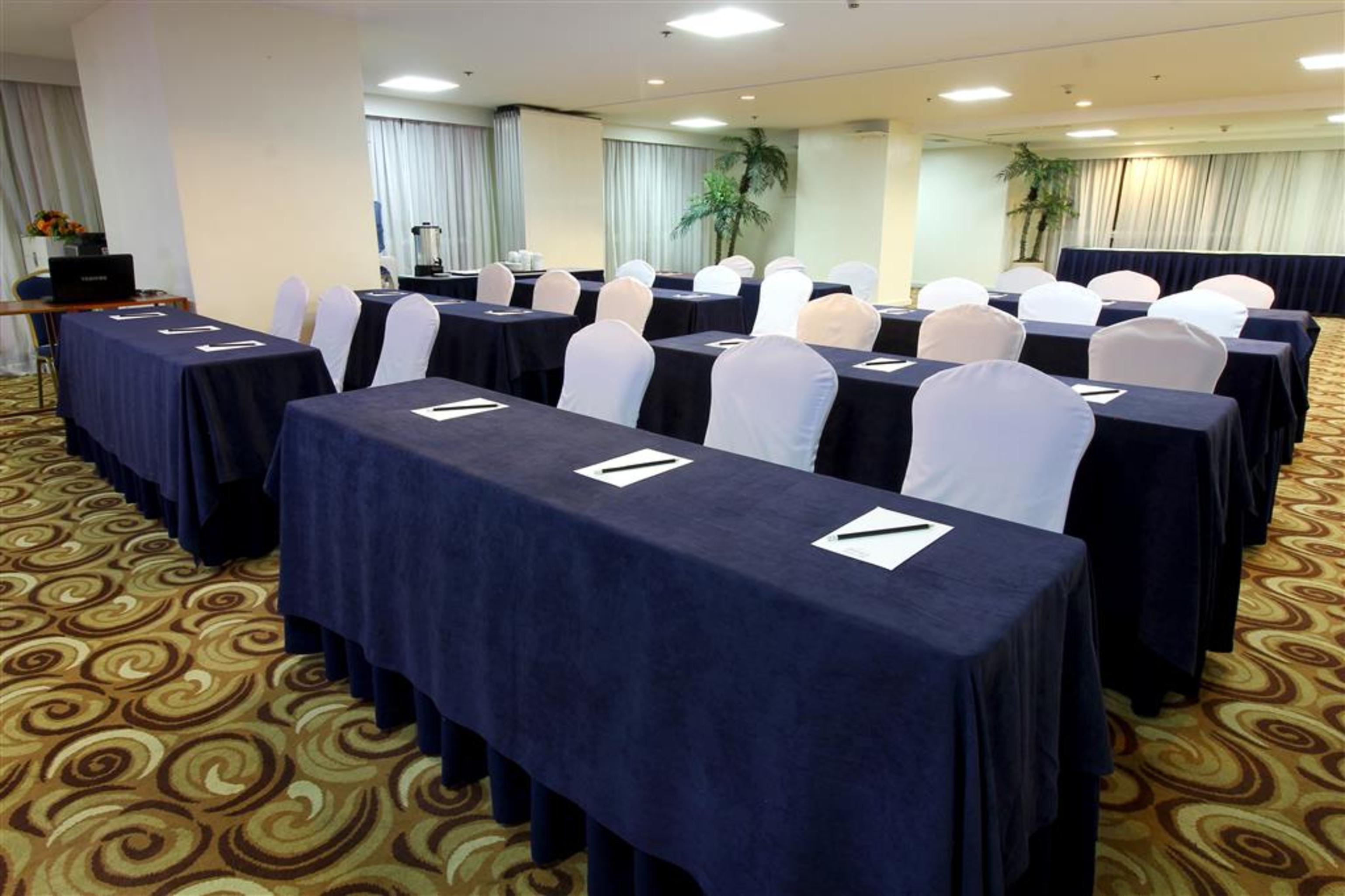 Oxford Suites Makati Μακάτι Εξωτερικό φωτογραφία