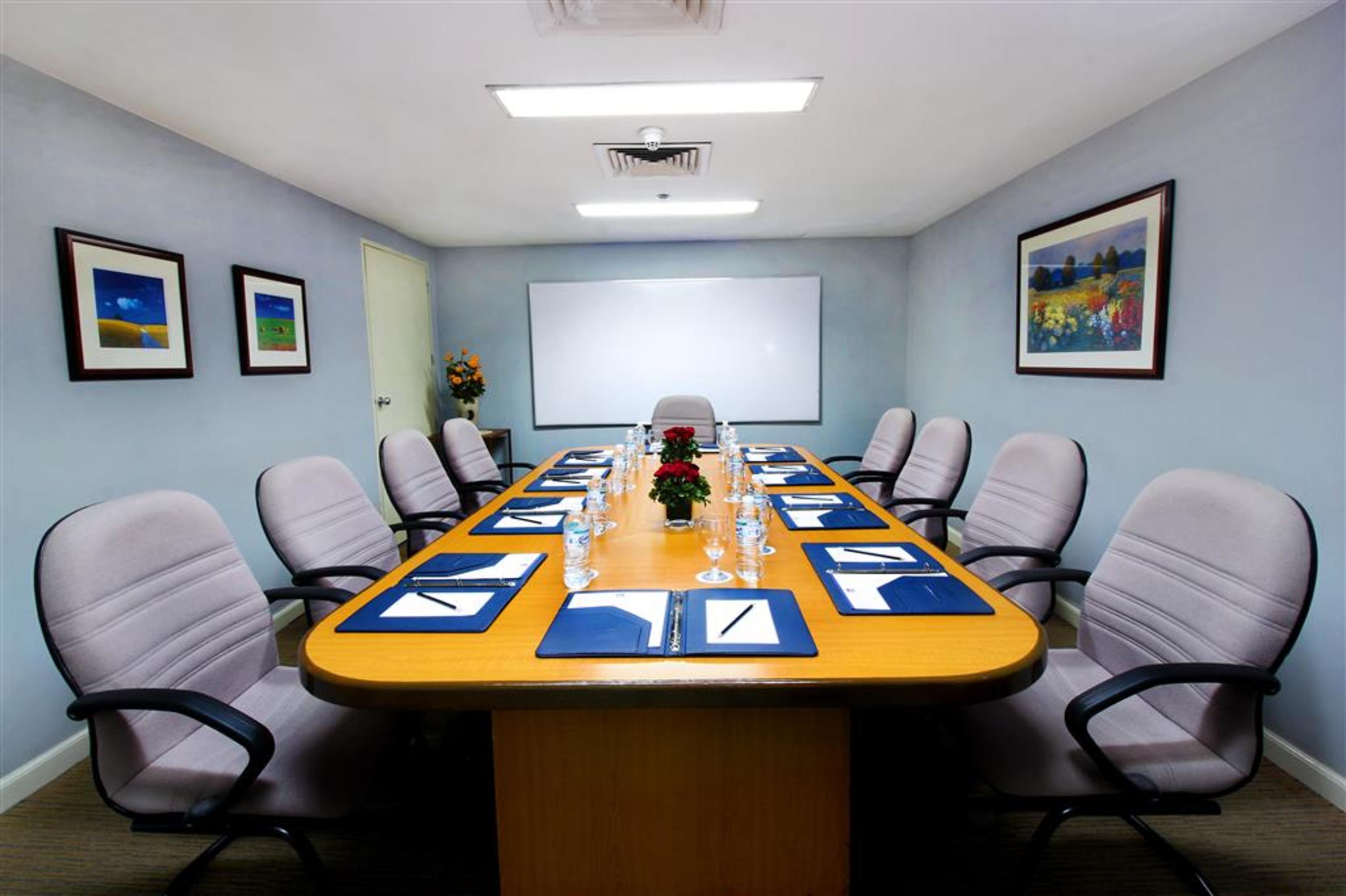 Oxford Suites Makati Μακάτι Εξωτερικό φωτογραφία