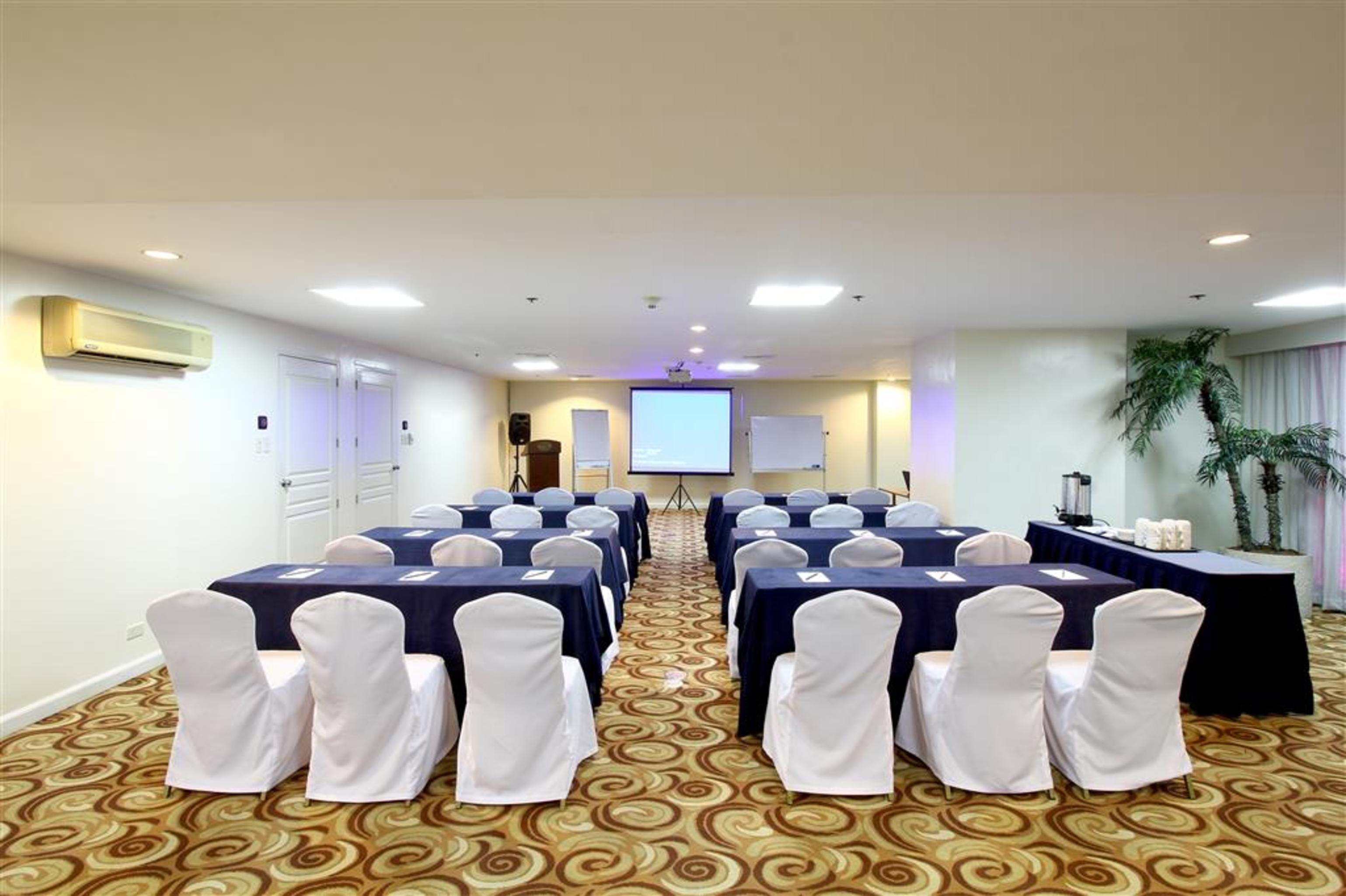 Oxford Suites Makati Μακάτι Εξωτερικό φωτογραφία