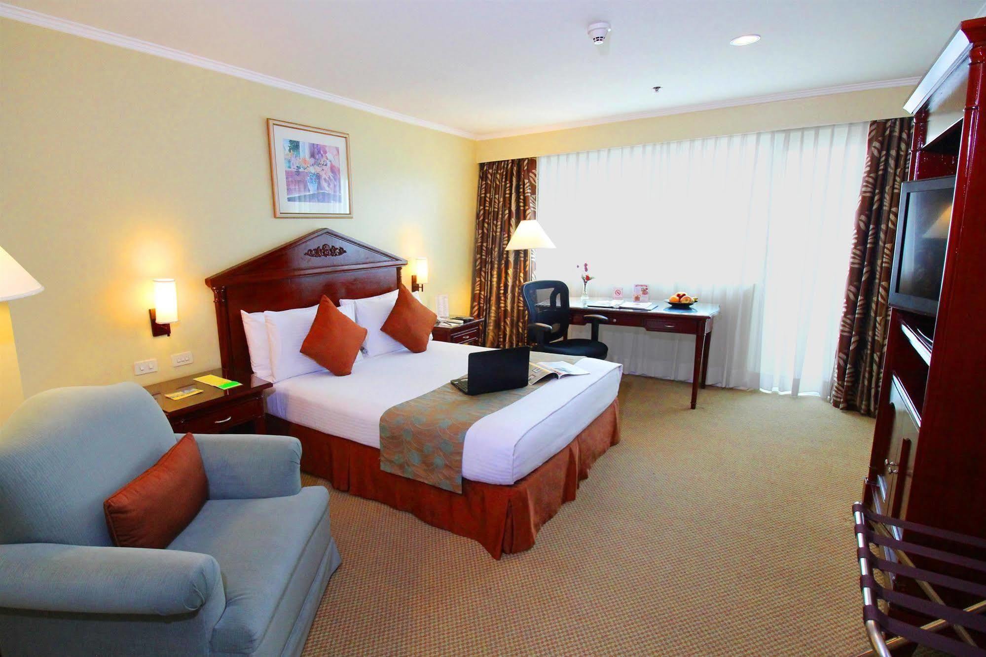 Oxford Suites Makati Μακάτι Εξωτερικό φωτογραφία