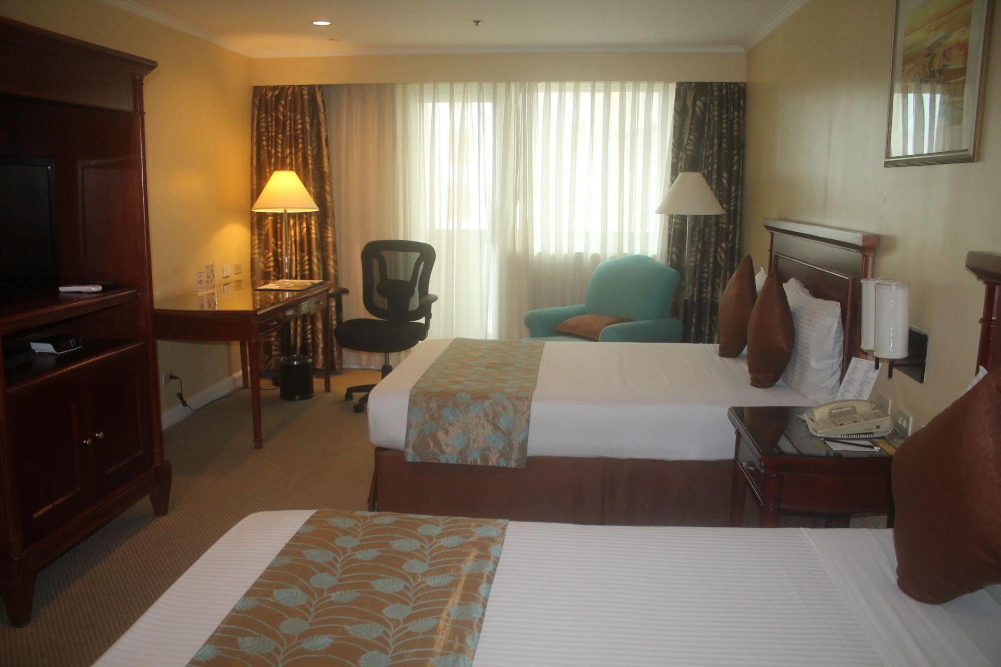 Oxford Suites Makati Μακάτι Εξωτερικό φωτογραφία
