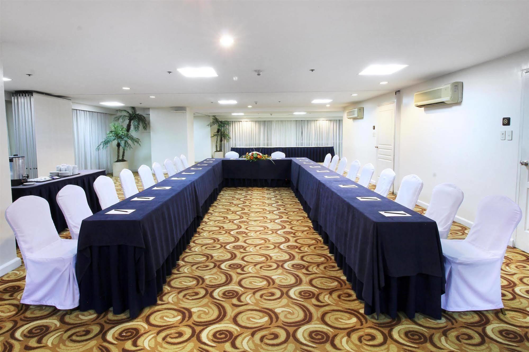 Oxford Suites Makati Μακάτι Εξωτερικό φωτογραφία