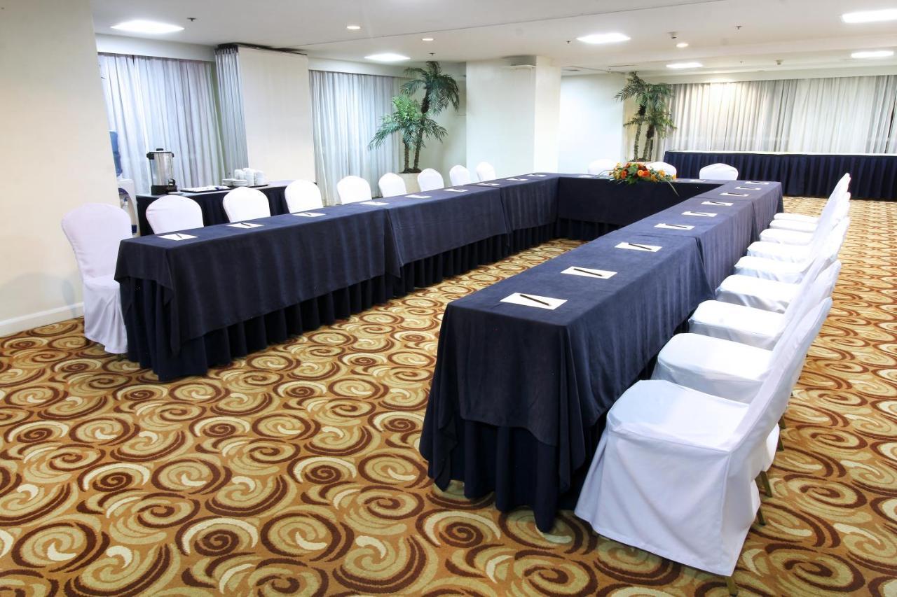 Oxford Suites Makati Μακάτι Εξωτερικό φωτογραφία